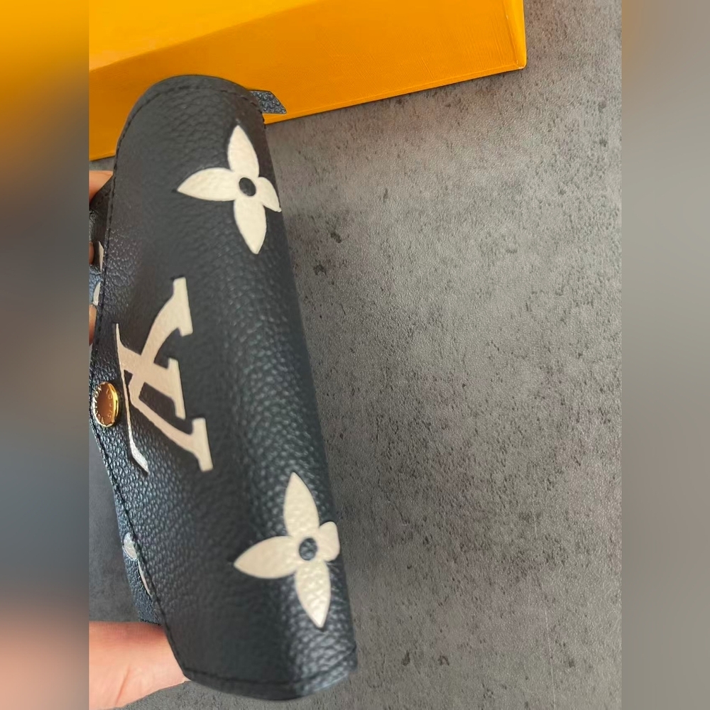 Louis Vuitton Victorine Wallet - Picture 5 of 11